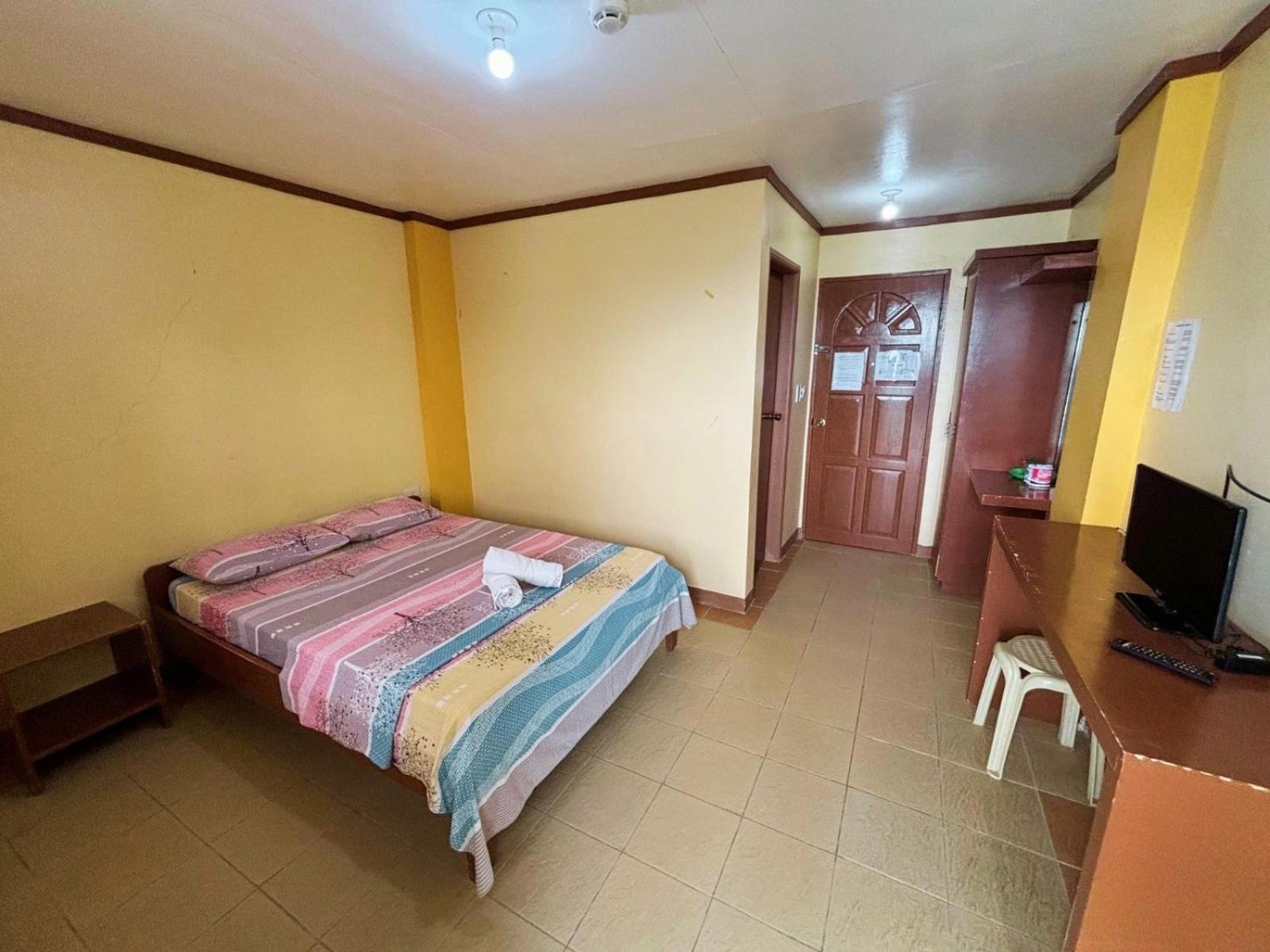 White Beach Hotel Puerto Galera Powered By Cocotel Exterior photo