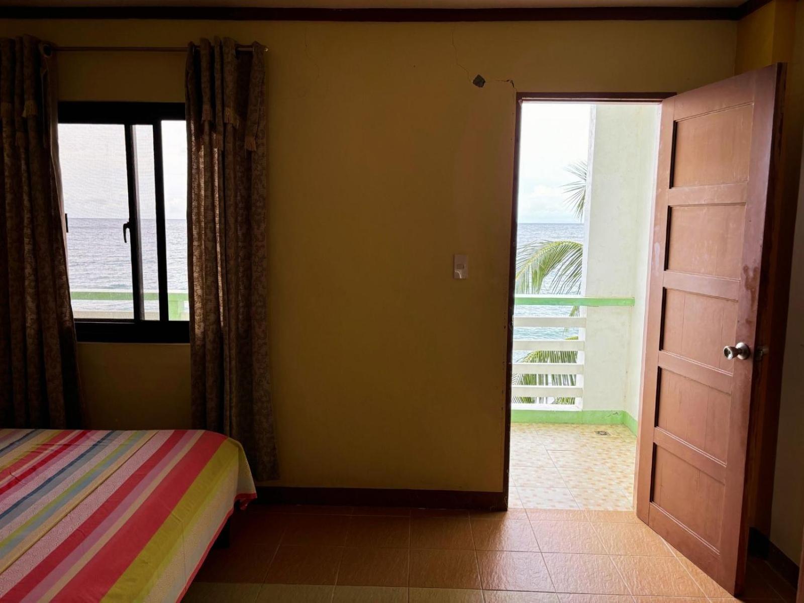 White Beach Hotel Puerto Galera Powered By Cocotel Exterior photo