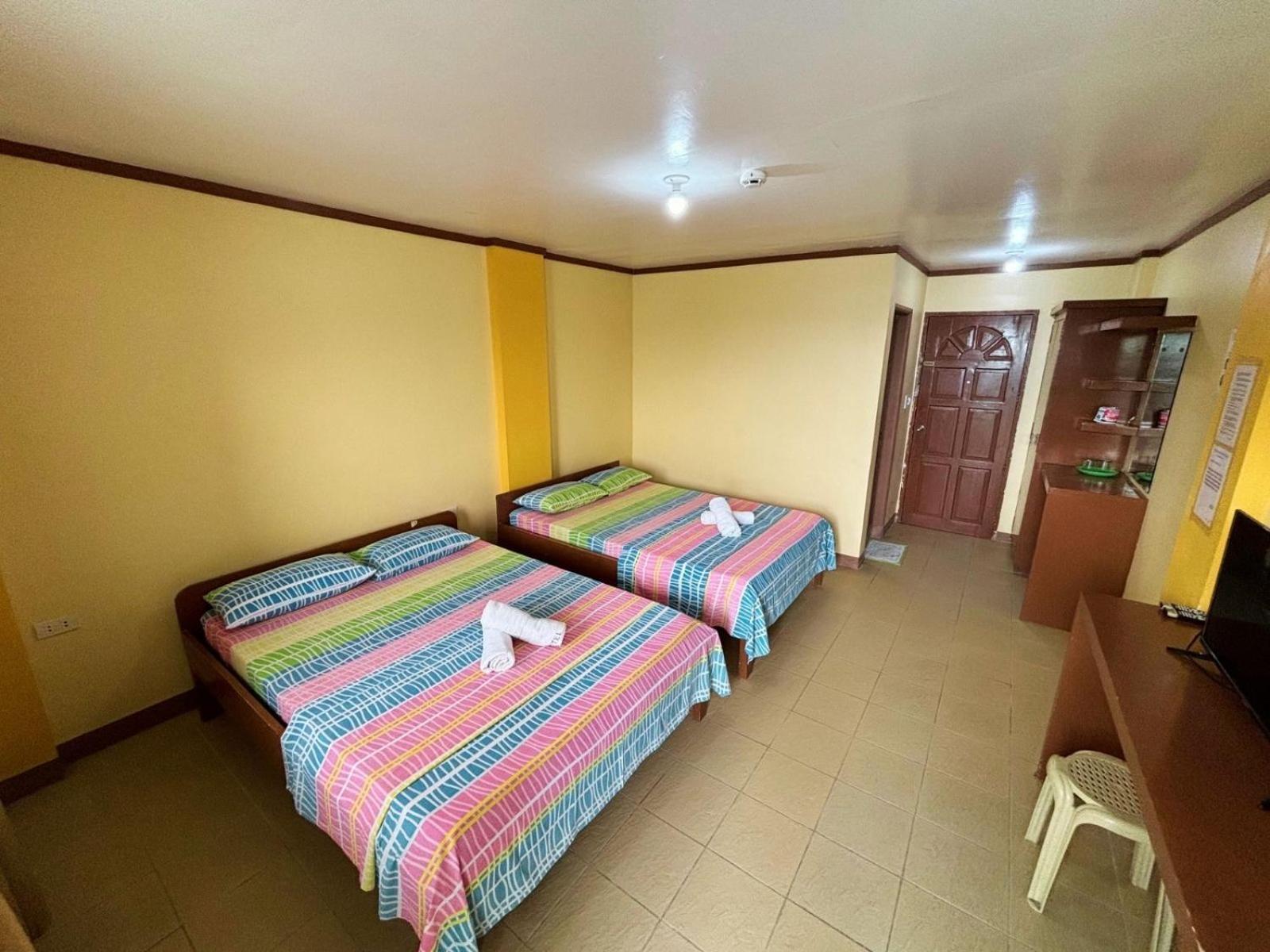 White Beach Hotel Puerto Galera Powered By Cocotel Exterior photo