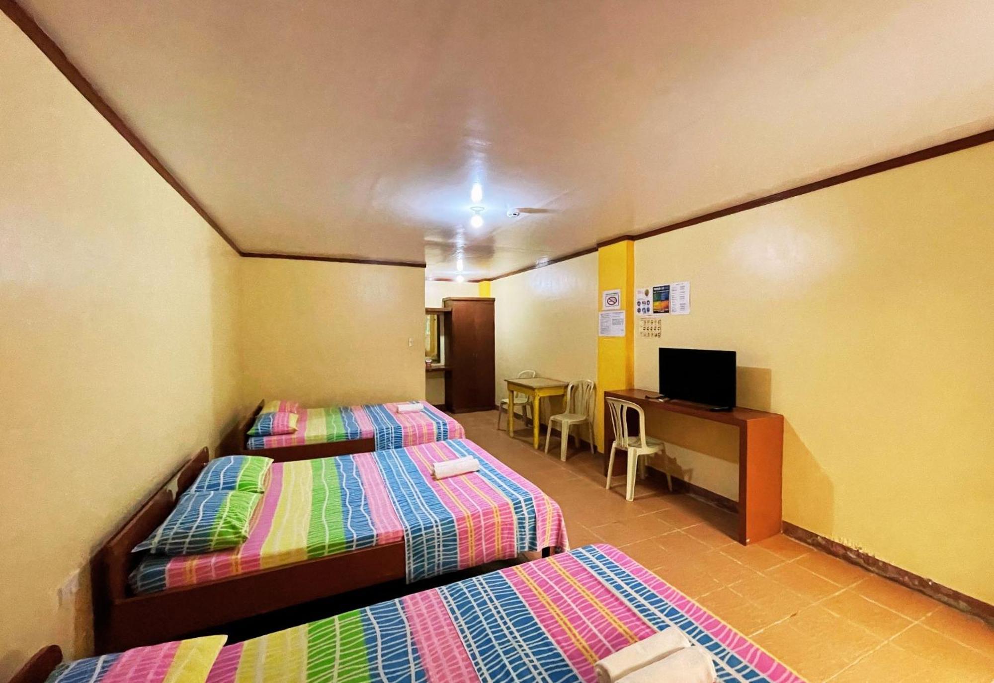 White Beach Hotel Puerto Galera Powered By Cocotel Exterior photo