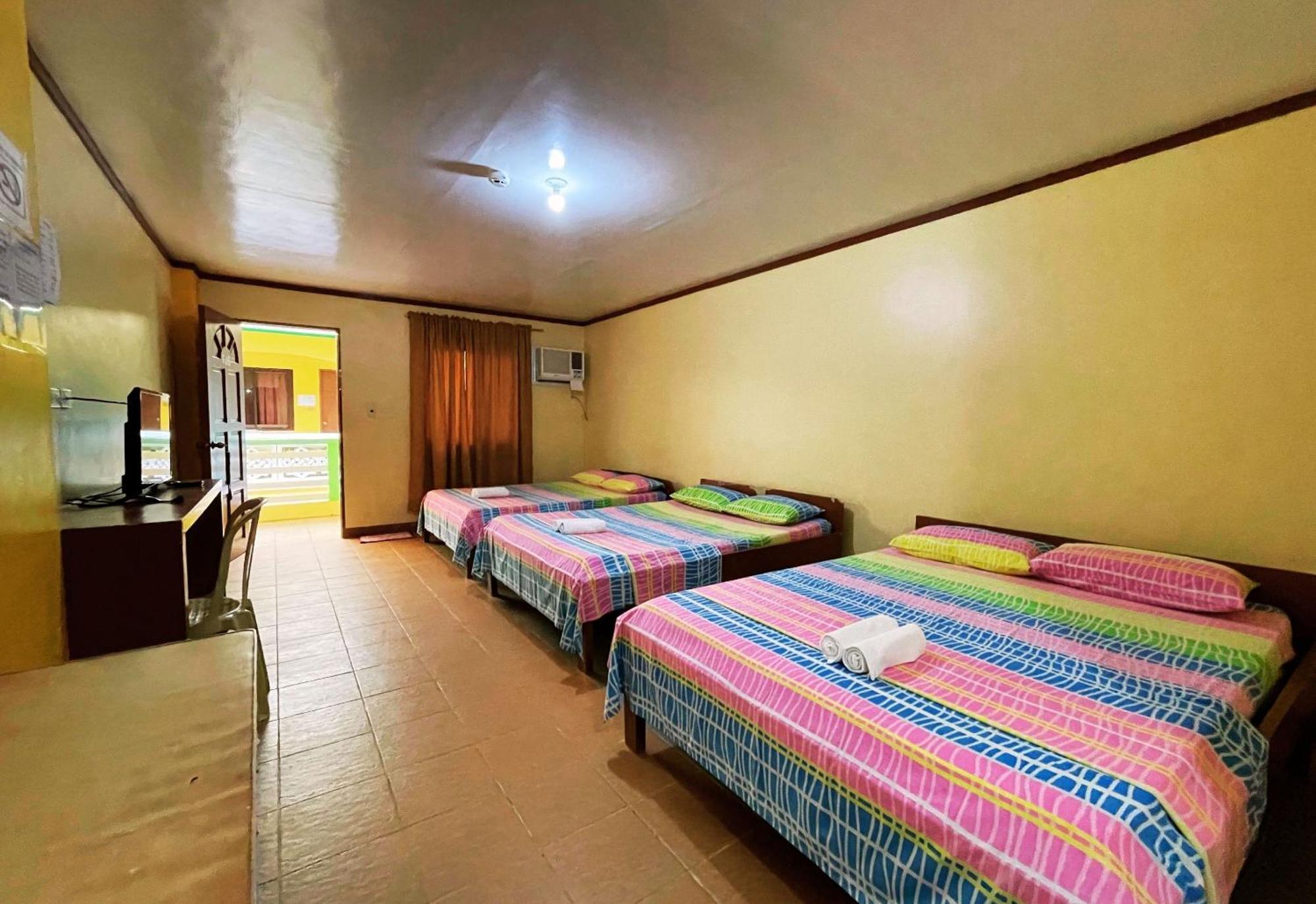 White Beach Hotel Puerto Galera Powered By Cocotel Exterior photo