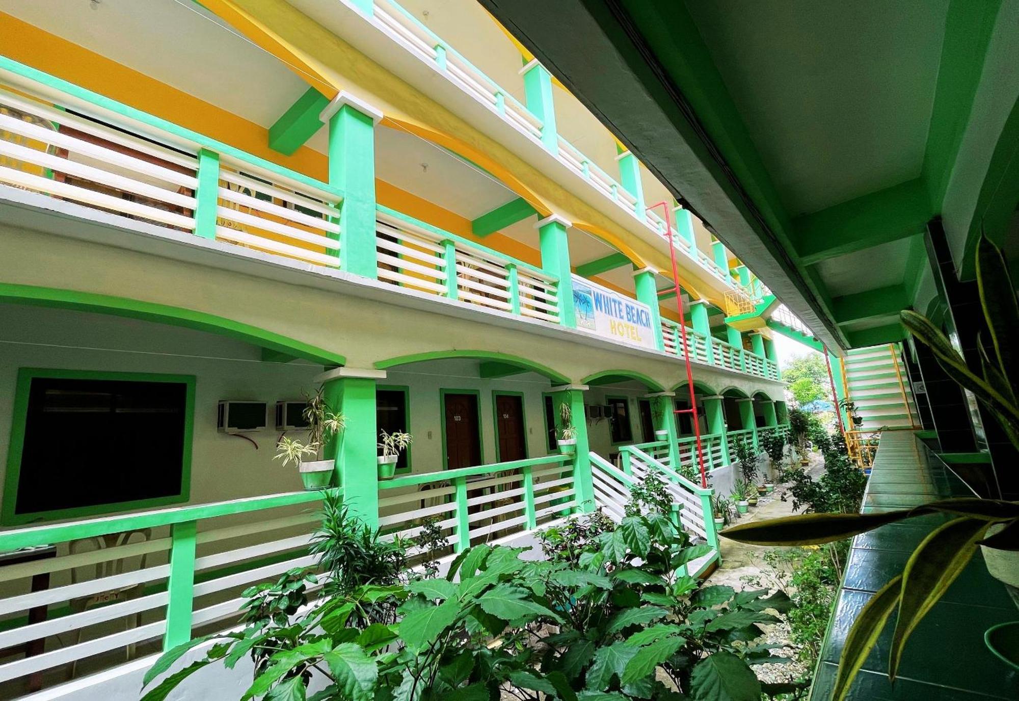 White Beach Hotel Puerto Galera Powered By Cocotel Exterior photo