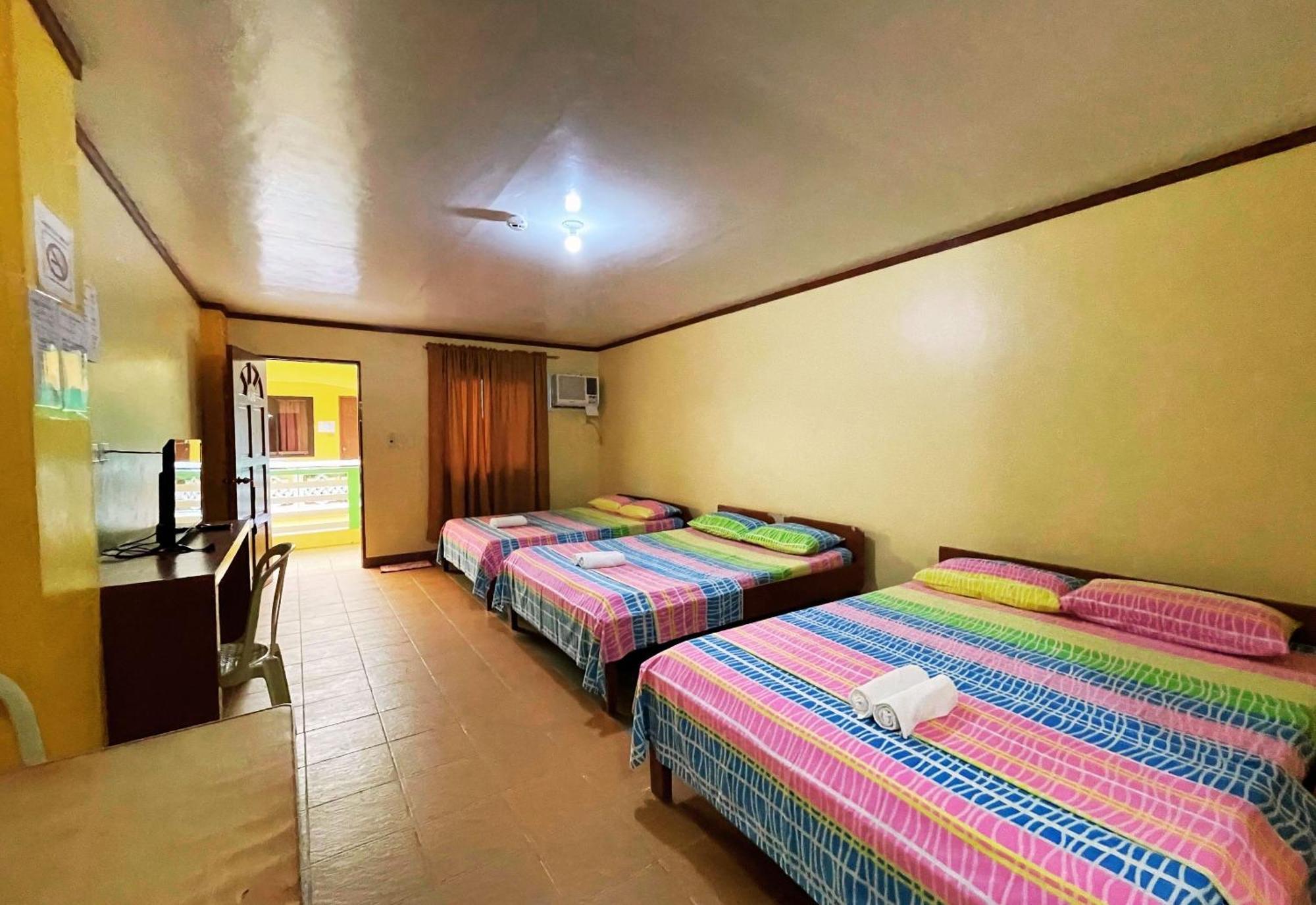 White Beach Hotel Puerto Galera Powered By Cocotel Exterior photo