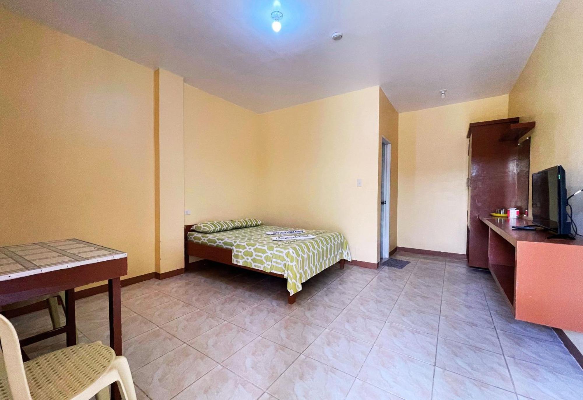 White Beach Hotel Puerto Galera Powered By Cocotel Exterior photo