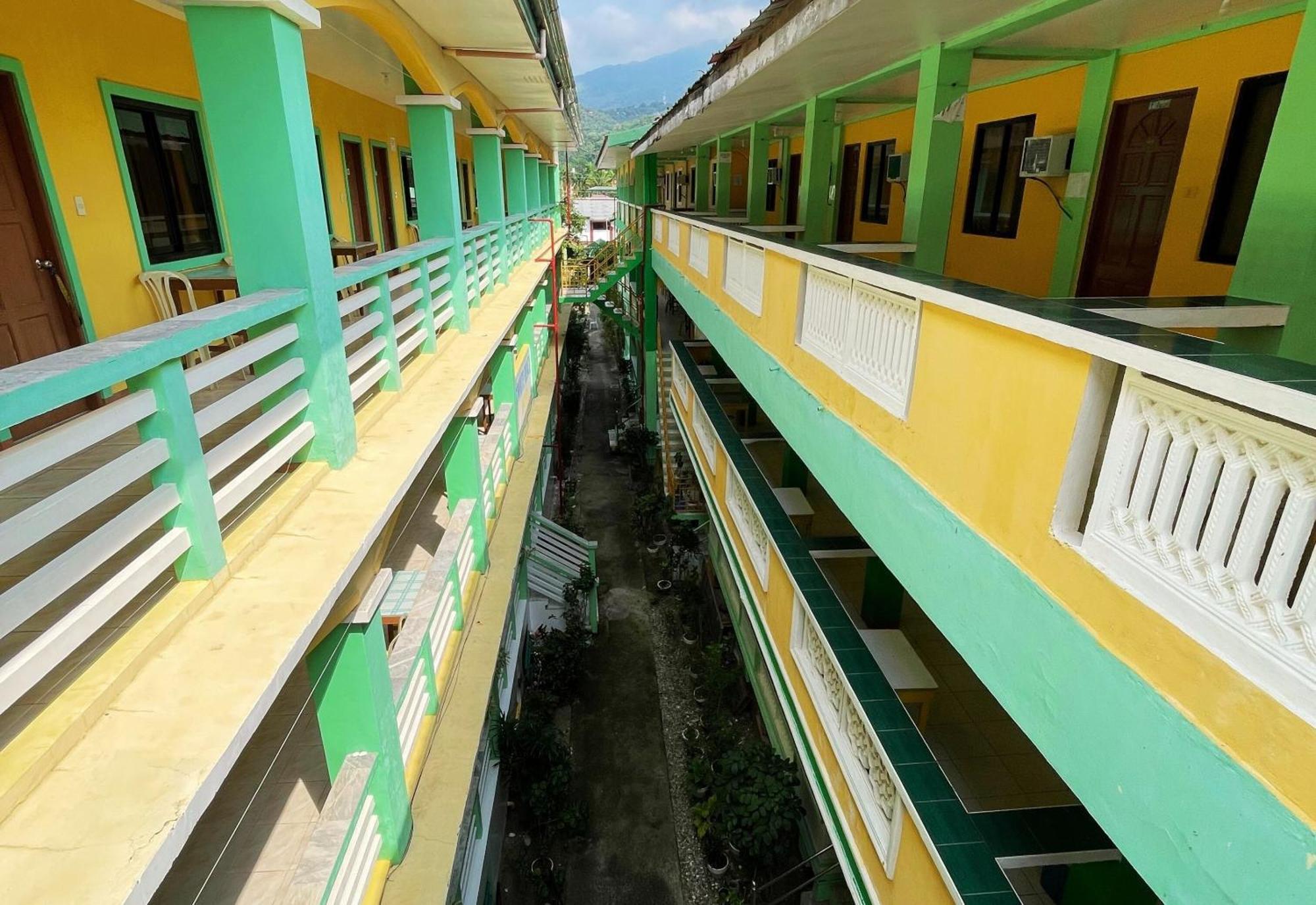 White Beach Hotel Puerto Galera Powered By Cocotel Exterior photo