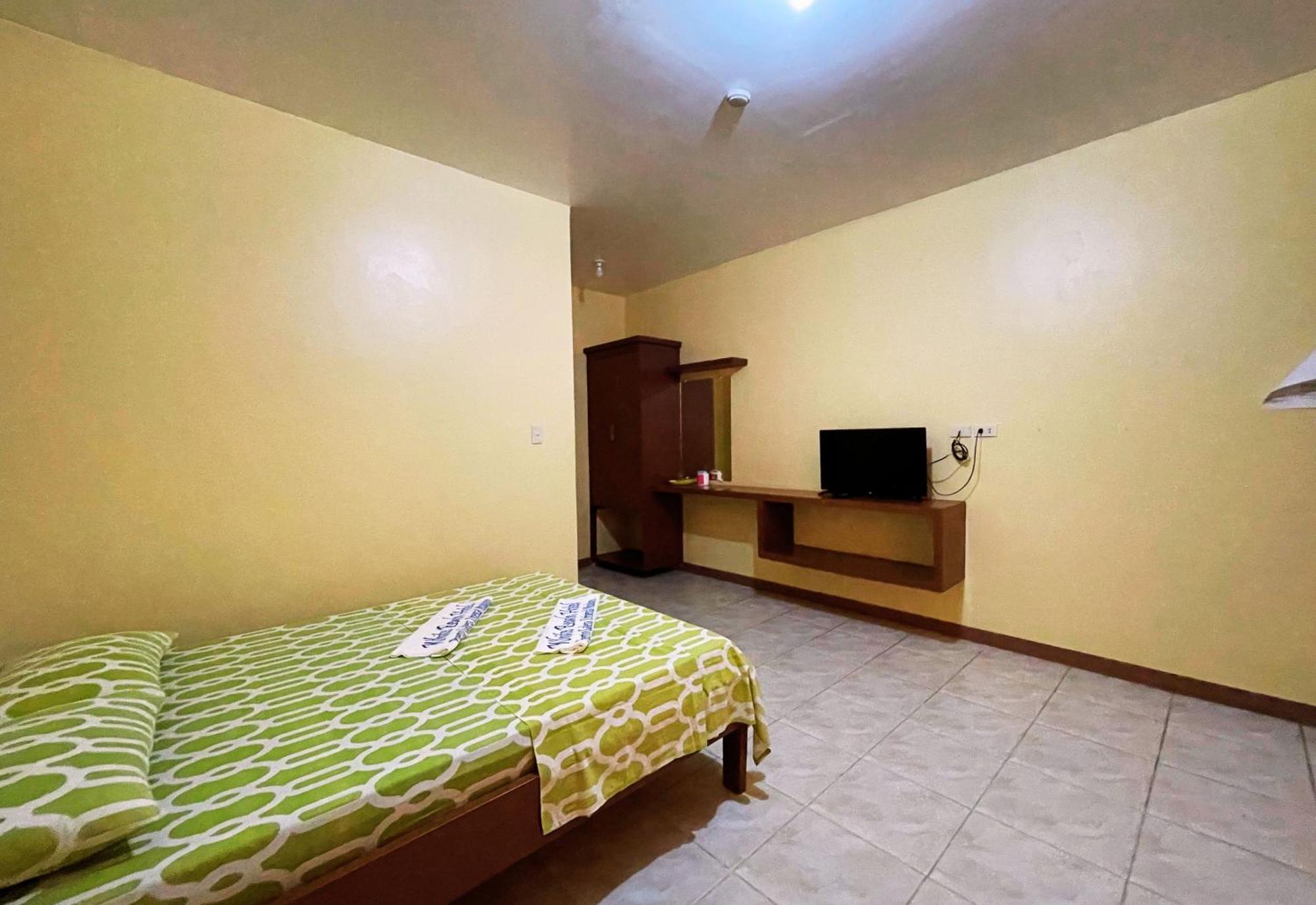 White Beach Hotel Puerto Galera Powered By Cocotel Exterior photo