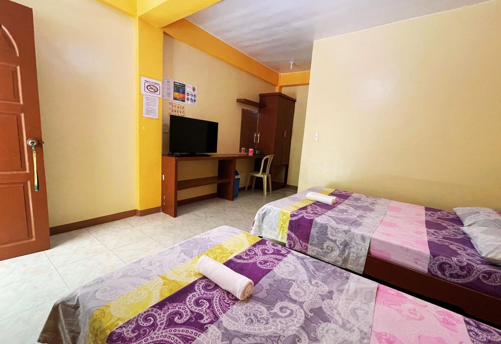 White Beach Hotel Puerto Galera Powered By Cocotel Room photo