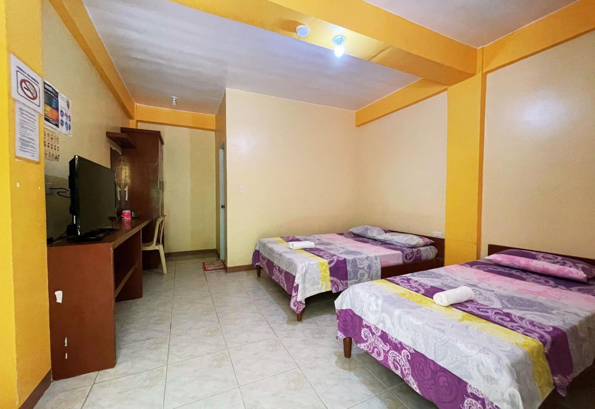 White Beach Hotel Puerto Galera Powered By Cocotel Exterior photo