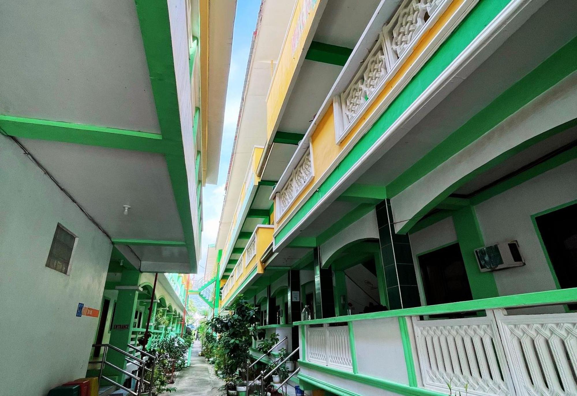 White Beach Hotel Puerto Galera Powered By Cocotel Exterior photo