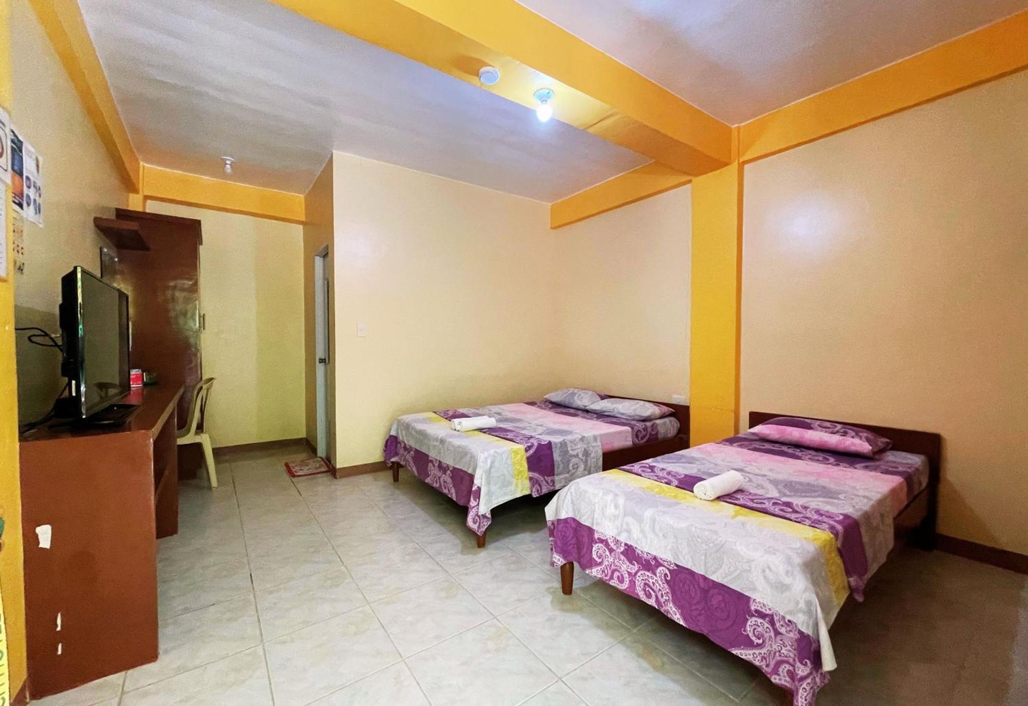 White Beach Hotel Puerto Galera Powered By Cocotel Exterior photo